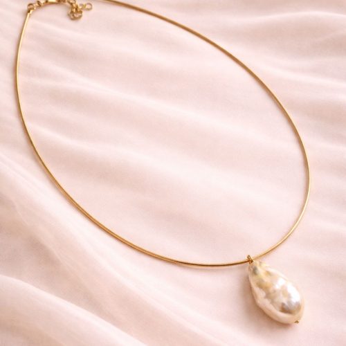 Golden Halsi with Single Baroque Pearl