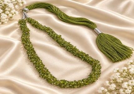 peridot chip necklace